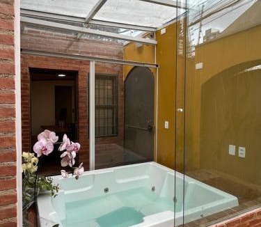 Pinheiros Villa | Casa 5 Suites, Jacuzzi, Vigia 24h e Localizacao Perfeita
