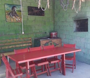 Piratuba House | Casa aconchegante em estilo rústico