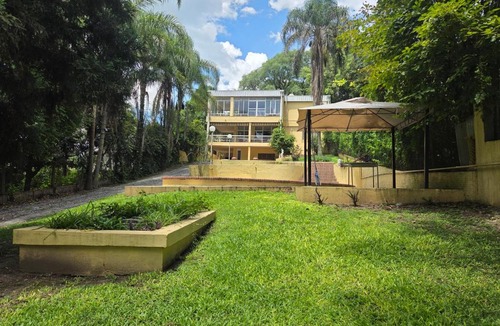Yerba Buena House | Casa Al pie del Cerro
