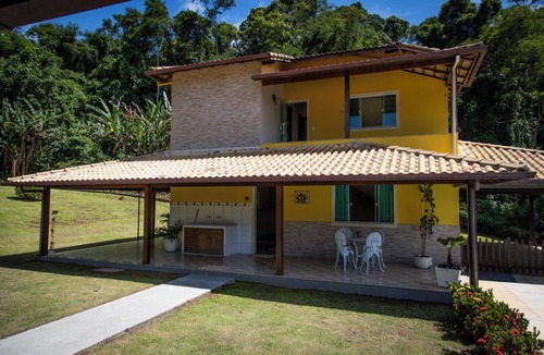 Macae House | Casa ampla c piscina e churrasq em meio à natureza