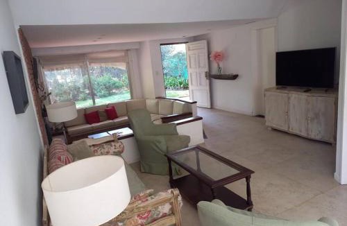 Bella Vista House | Casa amplia - Pileta y parque