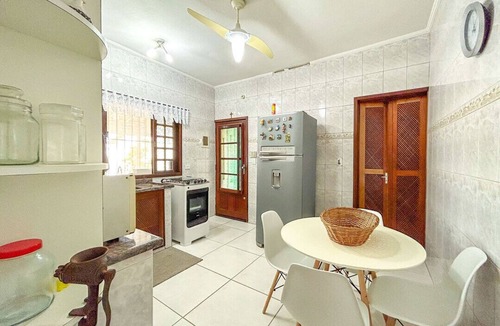 Itanhaem House | Casa com churrasqueira e piscina em Itanhaém