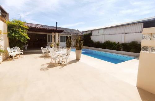 Centro House | Casa com piscina grande e churrasqueira!