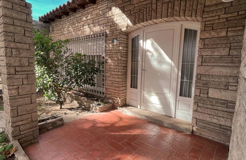 San Rafael House | Casa con Cochera en el Centro de San Rafael