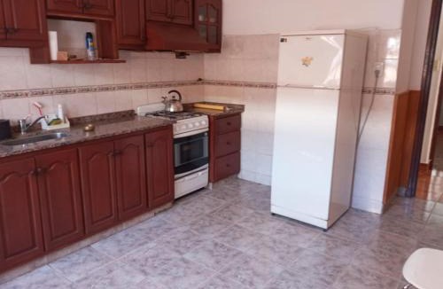 Villa Giardino House | Casa con pileta y excelente ubicación a una cuadra de la plaza principal en Villa Giardino