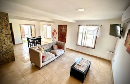 Maipu House | casa con quincho y piscina montañas del oeste