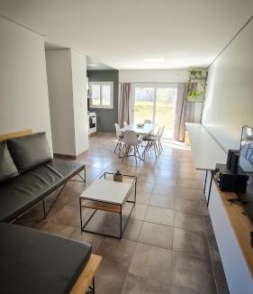 San Salvador de Jujuy House | Casa D, moderna de 2 habitaciones con jardín en barrio de profesionales