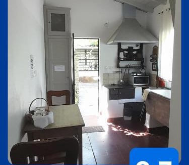 Muniz House | Casa de Huéspedes Muñiz sobre parque de 1000m2, 1 dormitorio, 20m2 cubiertos, baño con ducha, pileta cilíndrica de 3x076