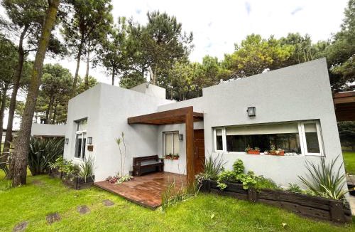 Pinamar House | Casa De Los Titanes I Ideal para Familias - Ayres del Bosque Alojamientos