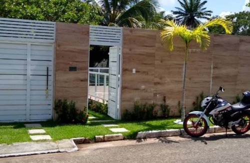 Barra do Jacuipe House | Casa de Praia Arborizada e Ventilada no Condomínio Entre o Encontro do rio e mar