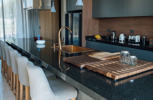 Tupungato House | Casa del Olivo with Pool and Cava