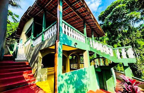 Historical Vila Mambucaba House | Casa em Angra com muito verde e praia