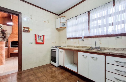 Jardim Nova Suica House | Casa em Campos do Jordao com lareira e aquecedor