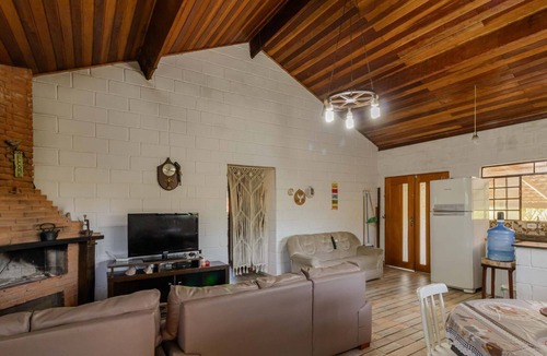 Igarata House | Casa em Igaratá com Piscina Lareira e Vista Lago