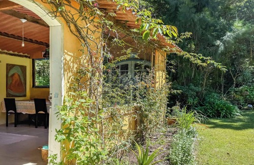 Vargem Grande House | Casa em Petrópolis com imersão artistica