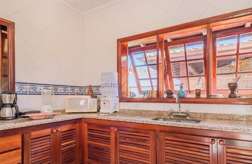 Horto House | Casa em Ubatuba com Churrasqueira e acesso ao rio