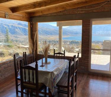 El Mollar House | Casa en la montaña con gran vista al valle y lago