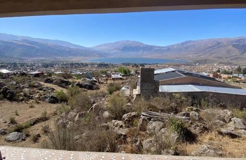 El Mollar House | Casa en la montaña con gran vista al valle y lago