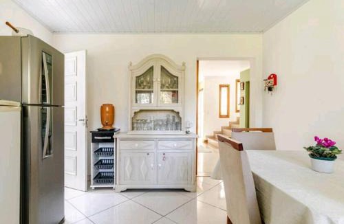 Vila Britania House | Casa espaçosa e aconchegante com lareira em Campos do Jordão