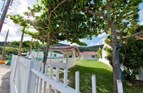 Zimbros House | Casa frente Mar Pé na AREIA - Ar, WIFi, Churrasqueira - 10x sem juros