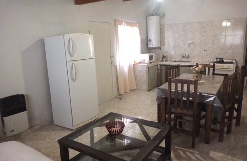 Lujan de Cuyo House | Casa Iaue 1 Baño, Cocina Comedor Amplio con TV, Estacionamiento con Patio Amplio