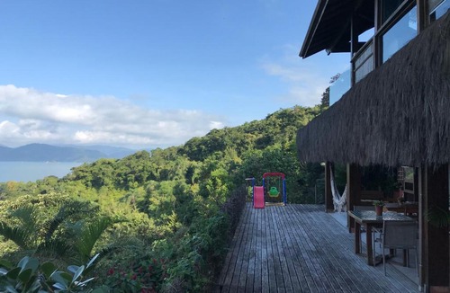 Paraty House | Casa na Praia com vista para o mar