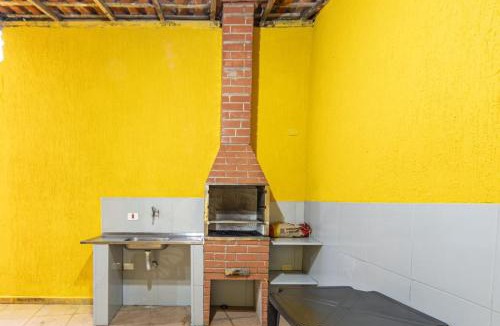 Indaia House | Casa para 15 com Churrasqueira e Ar a 35m da Praia