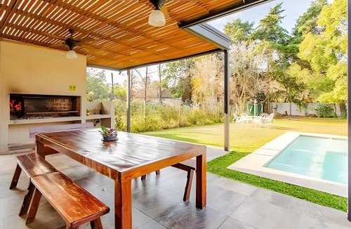 Del Viso Apartment | Casa privada con pileta climatizada, gran parque y parrilla en Pilar