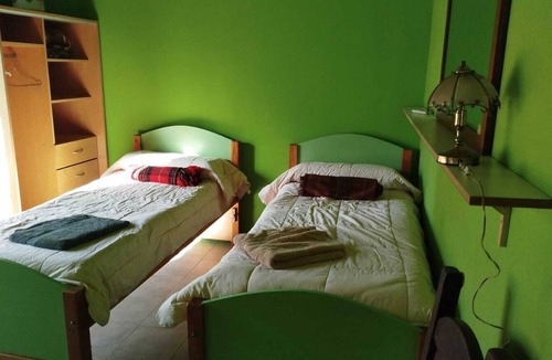 Los Cardales House | Casa quinta ,piscina en barrio privado para 3 parejas ,hasta 12 pasajeros Hostel