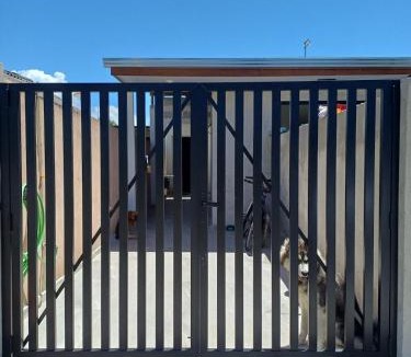 Matinhos House | Casa simples a 375 mts da praia