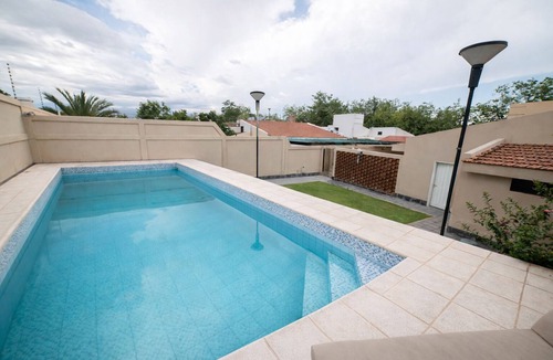 Guaymallen House | Casa Syrah: Lodging with parking, games room and swimming pool.