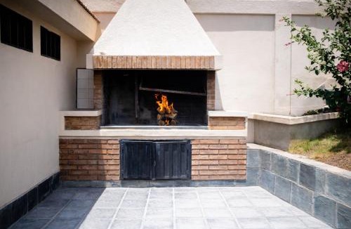 Guaymallen House | Casa Syrah piscina privada, parrilla y mesa de pool
