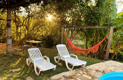 Ijaci House | Casinha Branca De Varanda com piscina e fundo pra represa funil em Ijaci