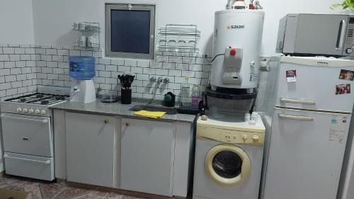 Nueve de Julio House | Casita Frondizi 628