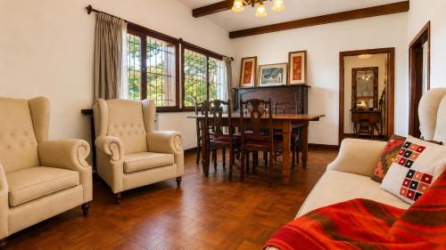 Centro House | Centrally located lakefront house