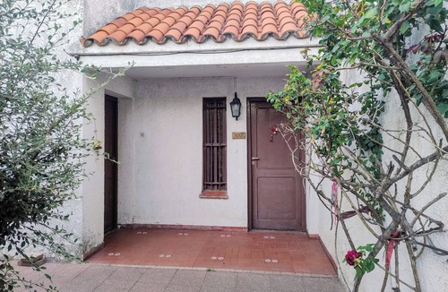 Santa Rosa House | Centrally located house Yrigoyen