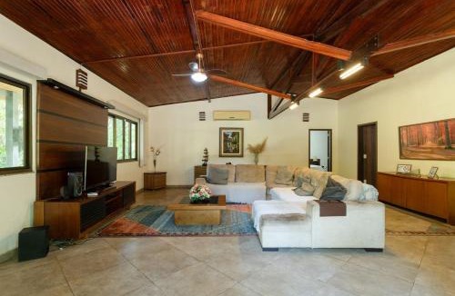 Sepetiba House | Chacara Morada do Sol com Piscina e Churrasqueira