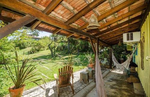 Morrinhos Ski Chalet | Chalé Aconchegante na Beira do rio e 100 mts do mar