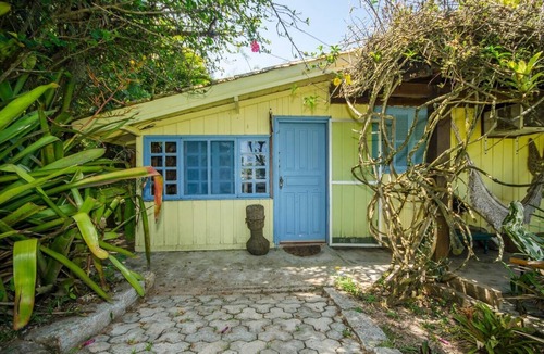 Morrinhos Ski Chalet | Chalé Aconchegante na Beira do rio e 100 mts do mar