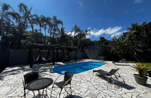 Maresias Ski Chalet | Chalé com Piscina 200m da Praia Maresias