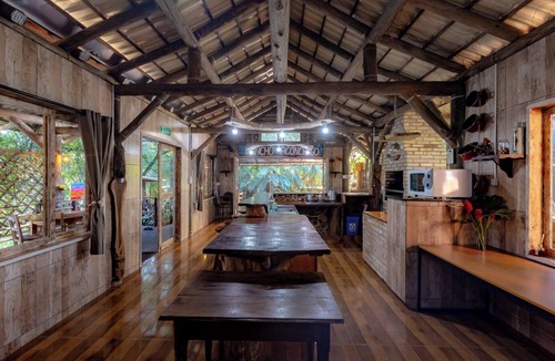 Joinville Ski Chalet | Chalé confortável com pisc,WiFi, garagem e jacuzzi