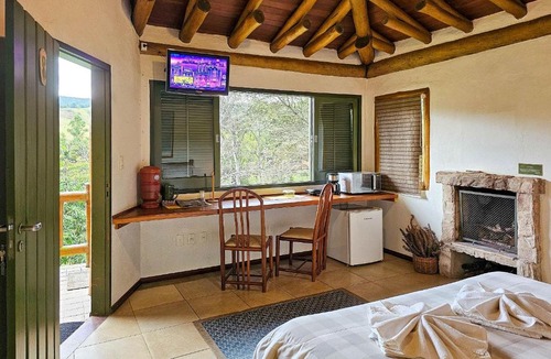 Passa Quatro Apartment | Chalé p/casal com lareira, sauna e piscina
