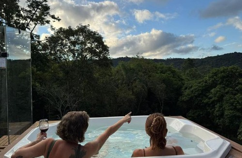 Itapevi Ski Chalet | Chalé Romântico com Hidro e Sauna, Pet Friendly, Perto de São Paulo - Ecovilla Zion