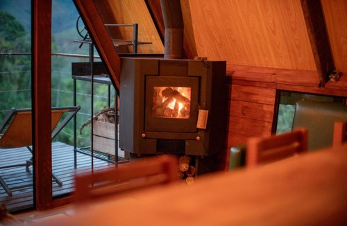Itamonte Ski Chalet | Chalé sobre o Rio
