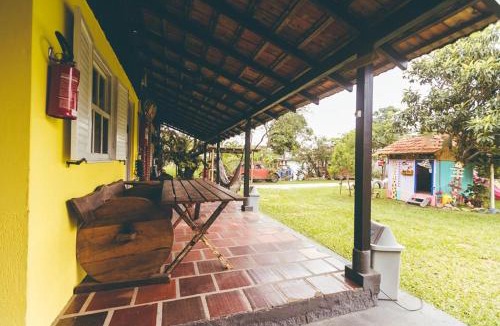 Aracatuba House | Chalés Caminhos Do Rosa