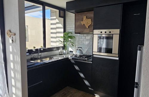 Villa Nueva Apartment | Charming 2-bedroom apartment in fabulous Mendoza close to shopping center.