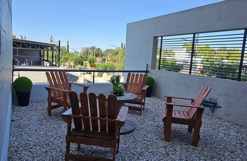 Villa Nueva Apartment | Charming 2-bedroom apartment in fabulous Mendoza close to shopping center.