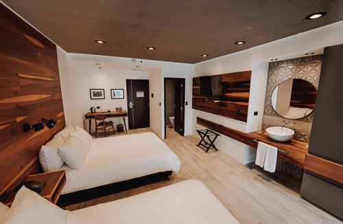 Rio Cuarto Hotel | Charming City View Unit | Hot Tub, Sauna & 2 Pools | 0.4 Mi to Asian Art Center