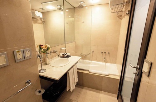 Microcentro Hotel | Charming Unit | Rooftop Pool & Sauna | Steps to Florida Street | Pet- Friendly