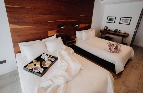 Rio Cuarto Hotel | City View Escape Near Airport: Free Parking & Daily Breakfast Buffet